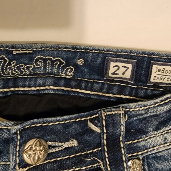 Miss Me Jean's Capris - Picture 4 of 7